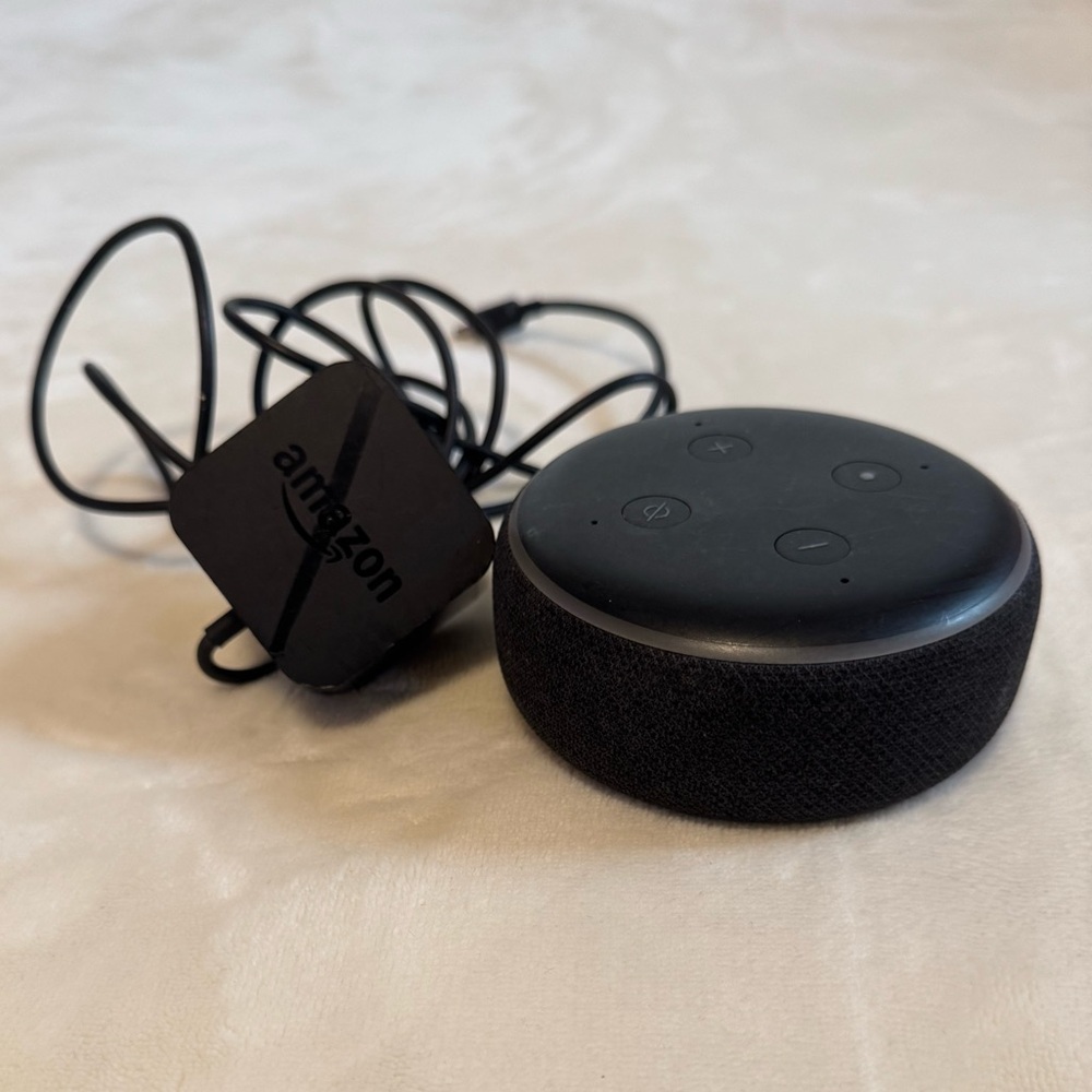 Amazon Echo Dot in Black with Charger